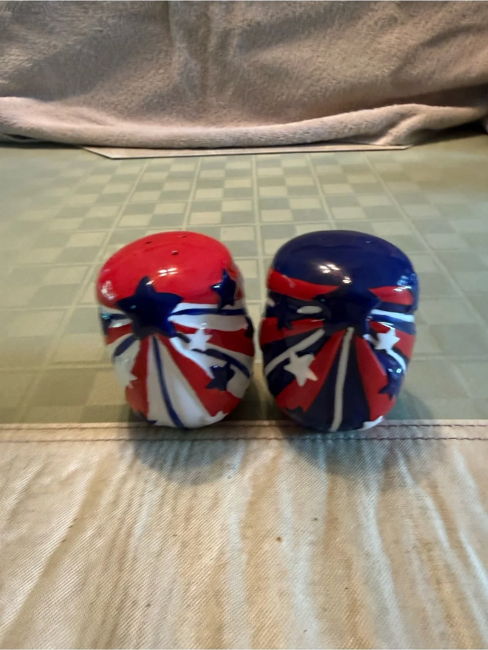 Patriotic Firecracker/Starburst Ceramic Salt & Pepper Shaker Set Red White Blue